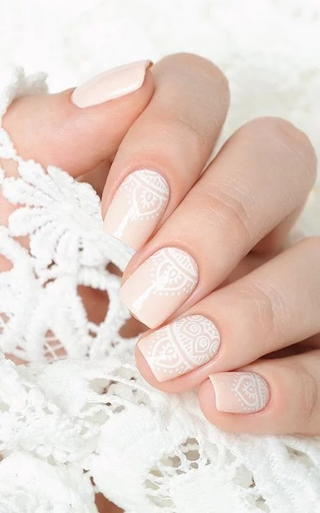 ombre-pink-and-white-nails-with-glitter-72_18-11 Ombre roz și unghii albe cu sclipici