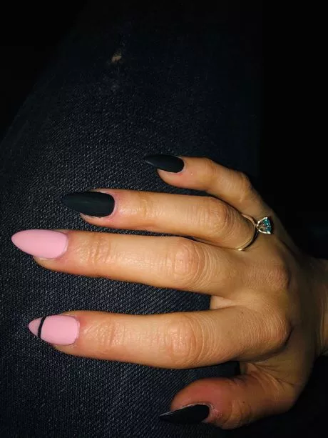 pink-and-black-almond-nails-56_11-5 Unghii de migdale roz și negru