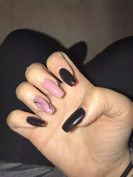 pink-and-black-marble-nails-14_15-9 Unghii de marmură roz și negru