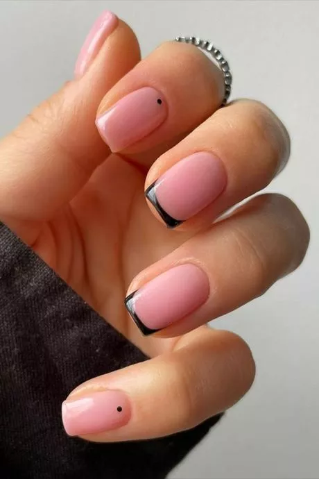 pink-and-black-short-nails-27_8-15 Unghii scurte roz și negre