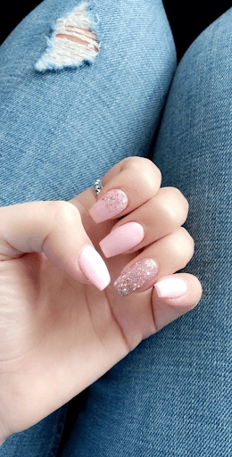 pink-and-glitter-nails-short-15-2 Unghii roz și sclipici scurte
