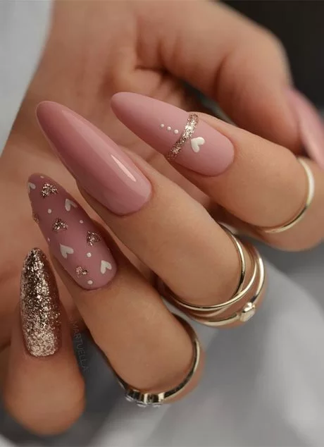pink-and-glitter-nails-short-15_12-5 Unghii roz și sclipici scurte