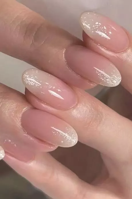 pink-and-glitter-nails-short-15_13-6 Unghii roz și sclipici scurte