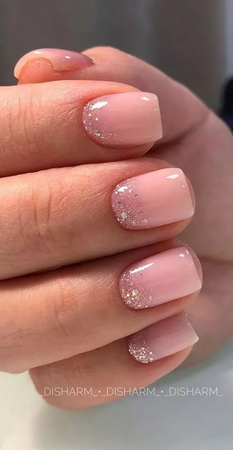 pink-and-glitter-nails-short-15_14-7 Unghii roz și sclipici scurte