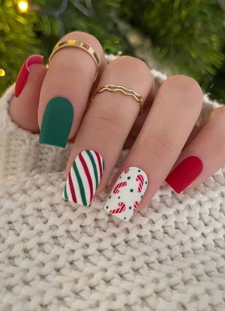 pink-and-green-christmas-nails-76_10-4 Unghii de Crăciun roz și verde