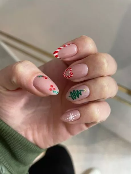 pink-and-green-christmas-nails-76_14-8 Unghii de Crăciun roz și verde