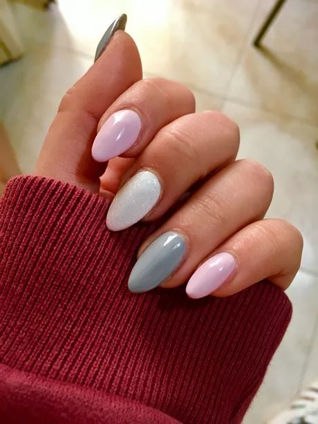 pink-and-grey-nails-with-glitter-96_10-3 Unghii roz și gri cu sclipici