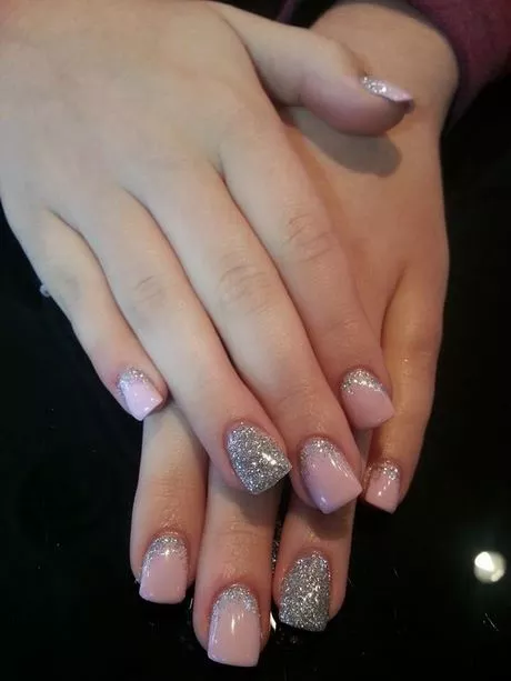 pink-and-grey-nails-with-glitter-96_8-18 Unghii roz și gri cu sclipici