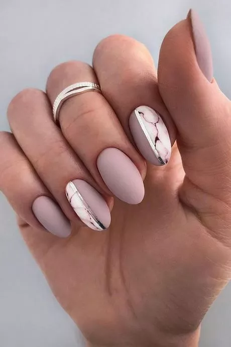 pink-and-grey-short-nails-23_6-15 Unghii scurte roz și gri