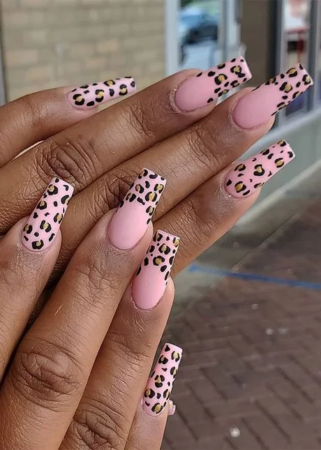 pink-and-leopard-print-nails-46_11-3 Unghii cu imprimeu roz și leopard