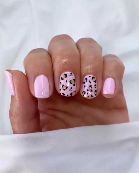 pink-and-leopard-print-nails-46_15-7 Unghii cu imprimeu roz și leopard