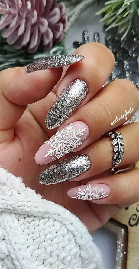 pink-and-silver-christmas-nails-10_10-4 Unghii de Crăciun roz și argintiu