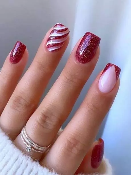 pink-and-silver-christmas-nails-10_11-5 Unghii de Crăciun roz și argintiu