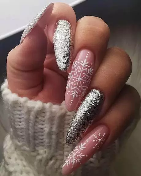 pink-and-silver-christmas-nails-10_2-10 Unghii de Crăciun roz și argintiu