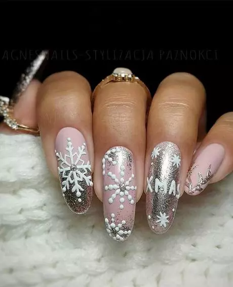 pink-and-silver-christmas-nails-10_3-13 Unghii de Crăciun roz și argintiu