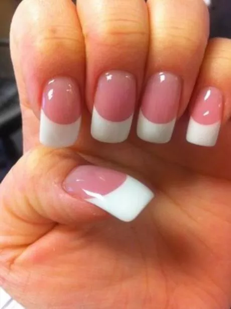 pink-and-white-french-tip-acrylic-nails-21_10-2 Unghii acrilice cu vârf francez roz și alb