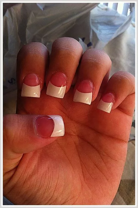 pink-and-white-french-tip-acrylic-nails-21_13-5 Unghii acrilice cu vârf francez roz și alb