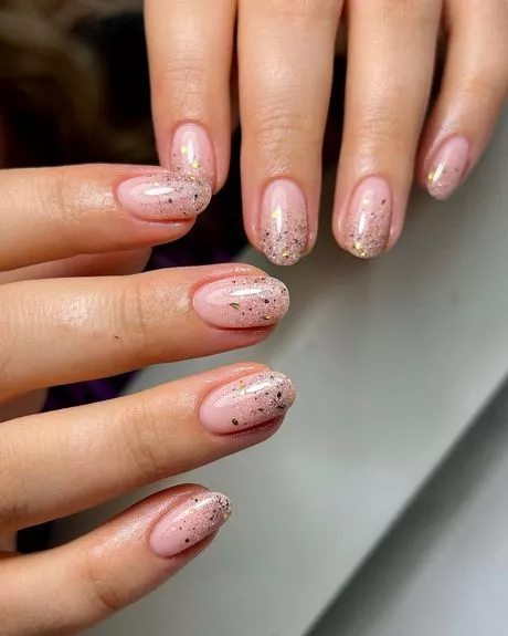pink-and-white-glitter-ombre-nails-46_10-3 Unghii ombre cu sclipici roz și alb