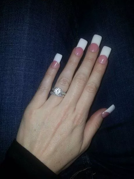 pink-and-white-long-nails-03_15-9 Unghii lungi roz și albe