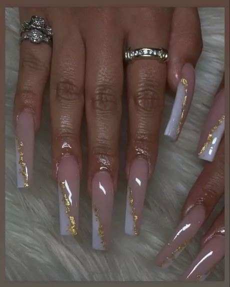 pink-and-white-long-nails-03_8-18 Unghii lungi roz și albe