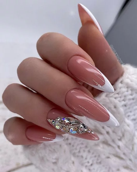 pink-and-white-nails-with-diamonds-45_3-14 Unghii roz și albe cu diamante