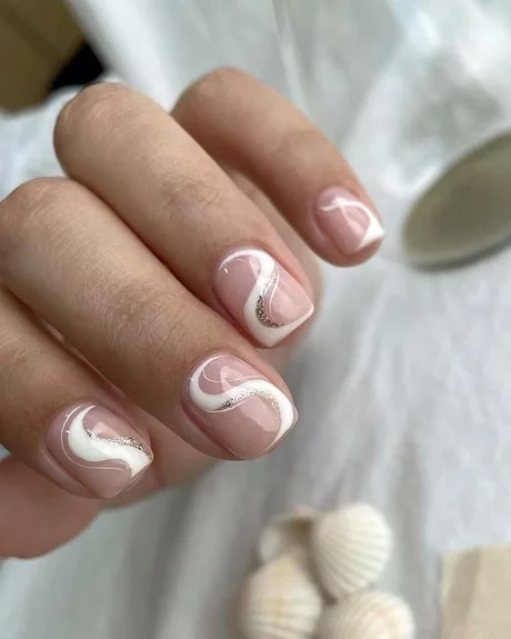 pink-and-white-nails-with-glitter-96_13-6 Unghii roz și albe cu sclipici