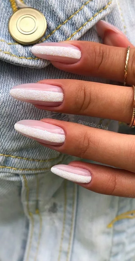 pink-and-white-nails-with-glitter-96_8-18 Unghii roz și albe cu sclipici