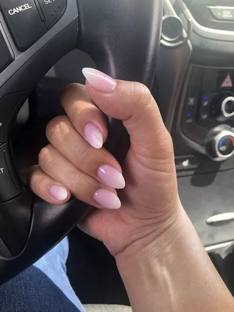 pink-and-white-ombre-nails-almond-40_10-4 Roz și alb ombre unghii migdale