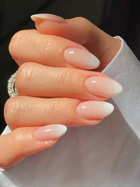 pink-and-white-ombre-nails-almond-40_7-14 Roz și alb ombre unghii migdale