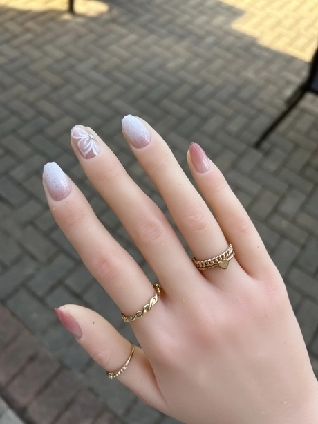 pink-and-white-ombre-nails-short-50-1 Unghii ombre roz și alb scurte