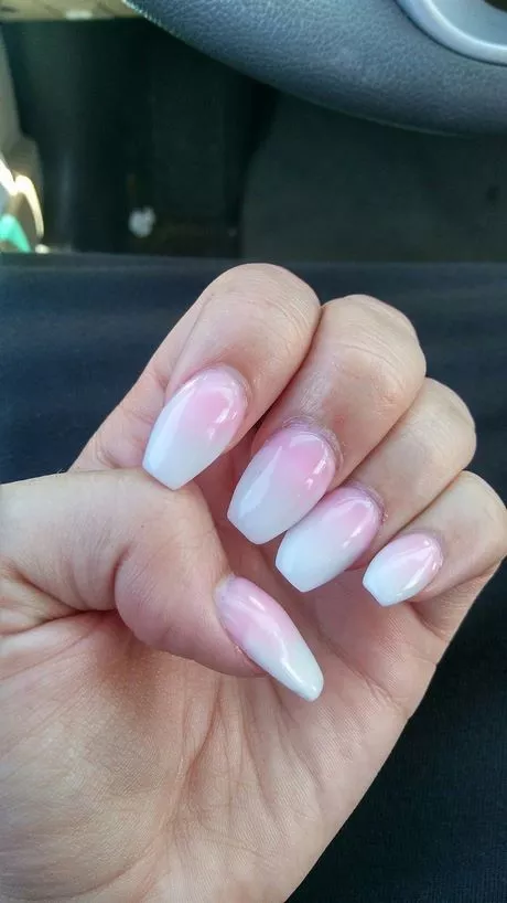 pink-and-white-ombre-nails-short-50_11-4 Unghii ombre roz și alb scurte