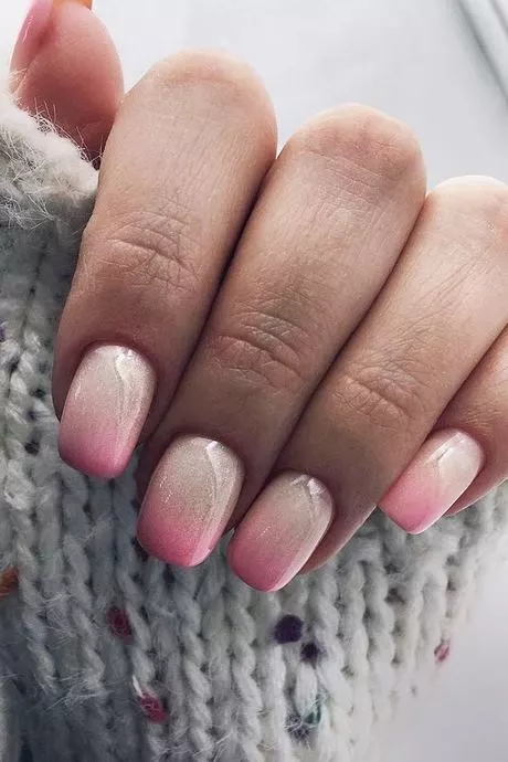 pink-and-white-ombre-nails-short-50_14-7 Unghii ombre roz și alb scurte
