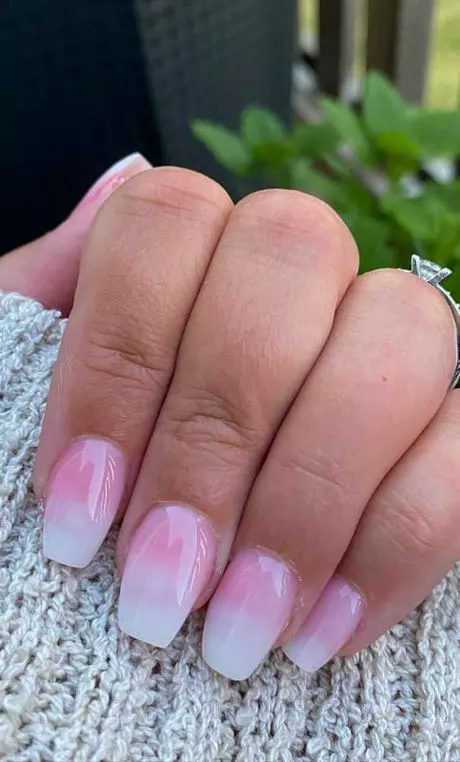 pink-and-white-ombre-nails-short-50_3-10 Unghii ombre roz și alb scurte