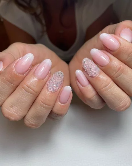 pink-and-white-ombre-nails-short-50_4-11 Unghii ombre roz și alb scurte