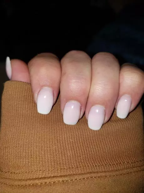 pink-and-white-ombre-nails-short-50_5-12 Unghii ombre roz și alb scurte