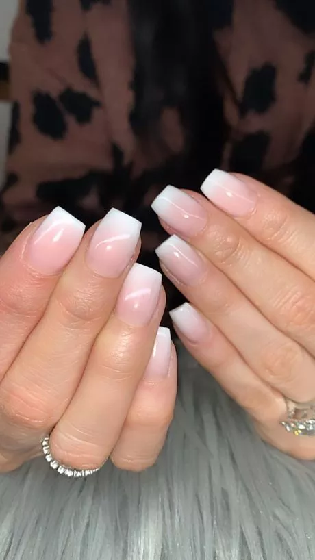 pink-and-white-ombre-nails-short-50_8-15 Unghii ombre roz și alb scurte
