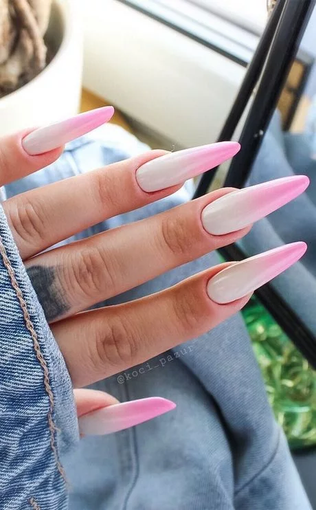 pink-and-white-ombre-nails-with-design-23_13-7 Unghii ombre roz și alb cu design