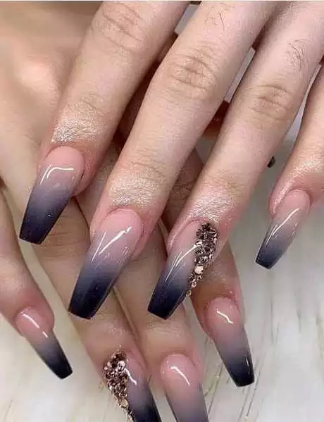 pink-and-white-ombre-nails-with-design-23_3-13 Unghii ombre roz și alb cu design