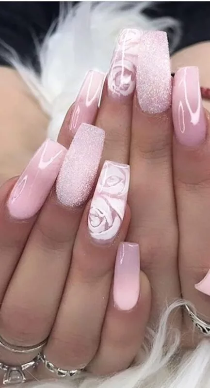pink-and-white-ombre-nails-with-design-23_4-15 Unghii ombre roz și alb cu design