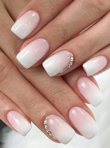 pink-and-white-ombre-nails-with-design-23_5-16 Unghii ombre roz și alb cu design