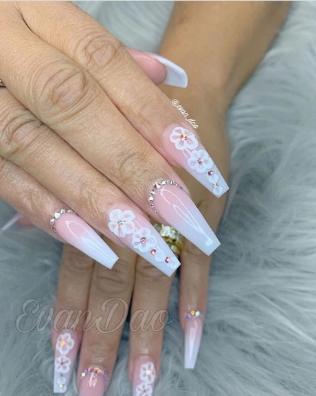 pink-and-white-ombre-nails-with-design-23_9-20 Unghii ombre roz și alb cu design