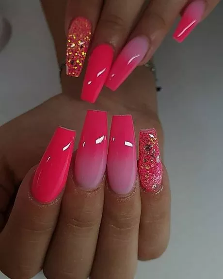 pink-coffin-nails-with-design-43_7-16 Unghii de sicriu roz cu design