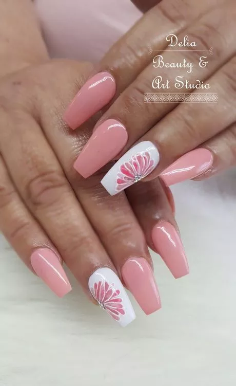 pink-flower-acrylic-nails-29_6-12 Unghii acrilice cu flori roz