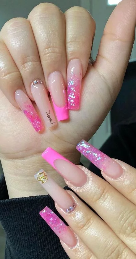 pink-french-tip-nails-with-diamonds-09_2-10 Unghii roz cu vârf francez cu diamante