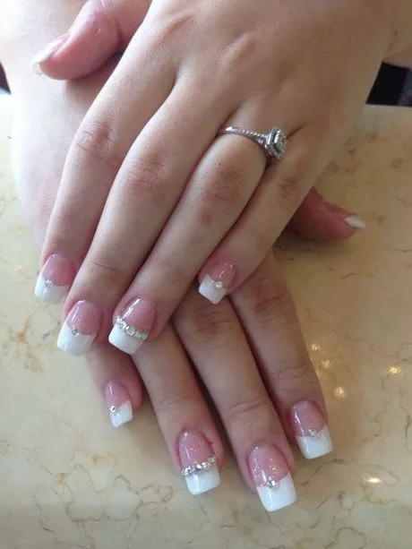 pink-french-tip-nails-with-diamonds-09_4-13 Unghii roz cu vârf francez cu diamante