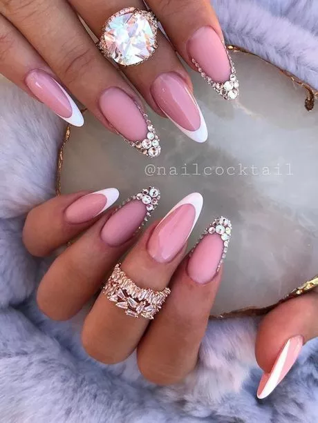 pink-french-tip-nails-with-diamonds-09_7-16 Unghii roz cu vârf francez cu diamante