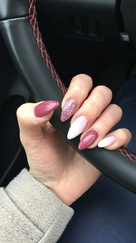 pink-glitter-almond-nails-32_10-4 Unghii de migdale cu sclipici roz