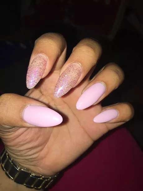 pink-glitter-almond-nails-32_2-9 Unghii de migdale cu sclipici roz
