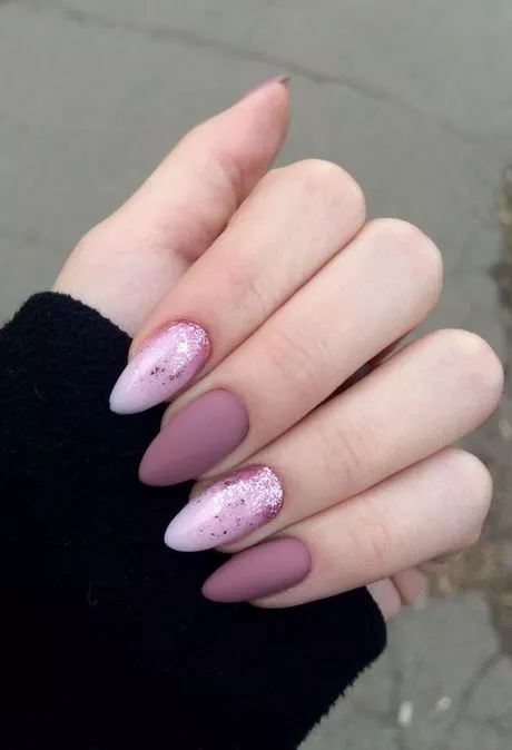 pink-glitter-almond-nails-32_4-11 Unghii de migdale cu sclipici roz