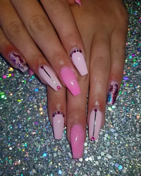 pink-glitter-nails-acrylic-91_12-4 Unghii roz sclipici acrilice